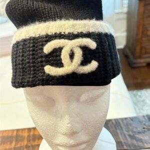 CHANEL Black and Cream Wool Beanie